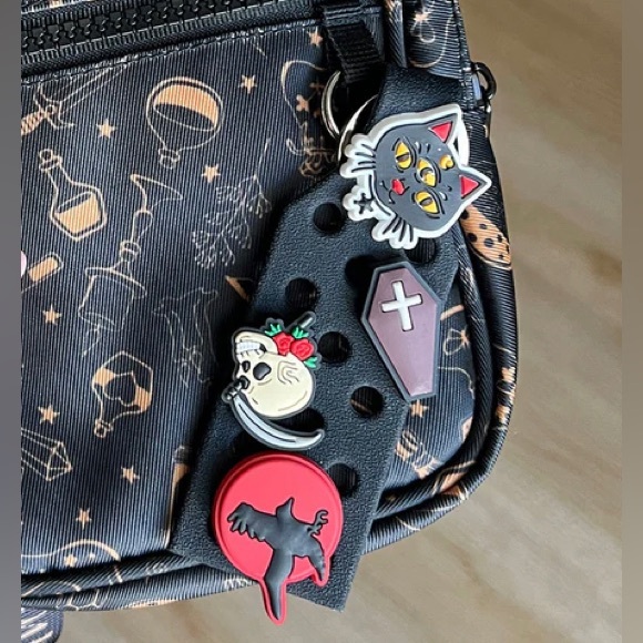 🆕 3ct Charms & 1 Keychain Charm Holder - Color &  Charms Random - Picture 5 of 12